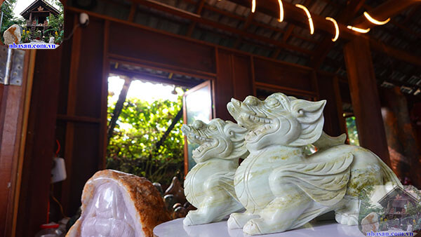 Tỳ hưu làm từ đá cẩm thạch Tỳ hưu làm từ đá cẩm thạch