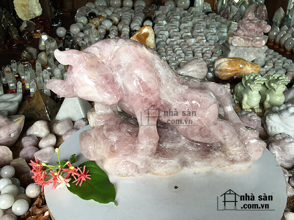 Ý Nghĩa Tượng Trâu Đá Thạch Anh Hồng Phong Thủy