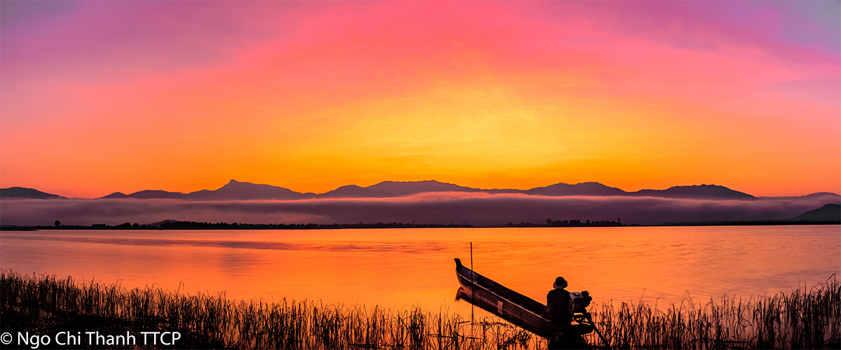 Bình Minh Hồ Lăk - Tác giả Ngô Chí Thành
