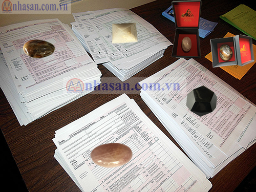 Chặn giấy bằng đá