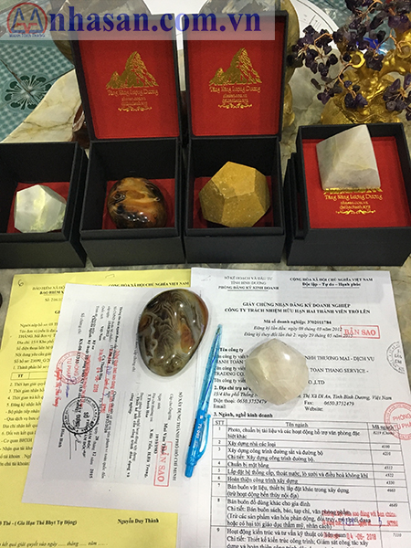 Chặn giấy hay chắn giấy