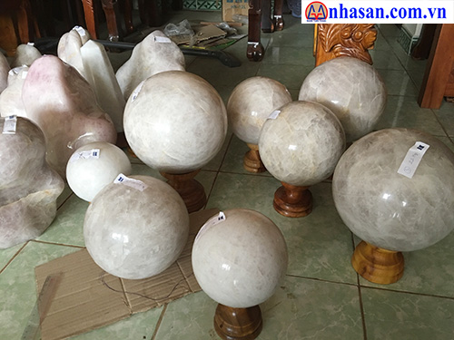 The image of quartz stone sphere