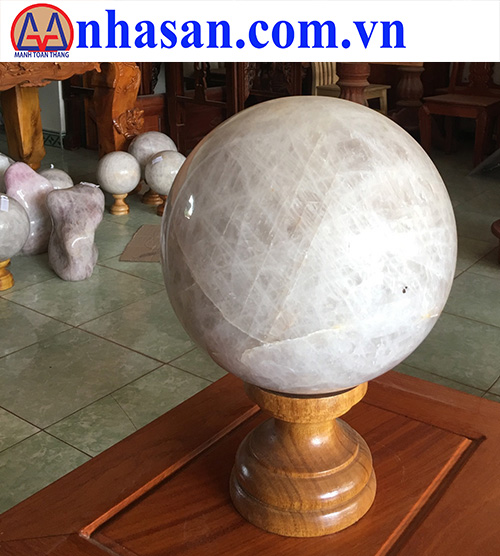 Image of 9kg quartz sphere