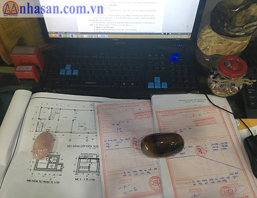 Phong thủy bàn làm việc