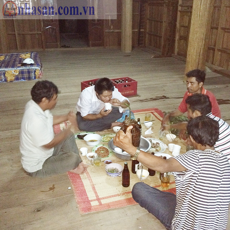 Rượu Đồng Bào Hồ Lăk