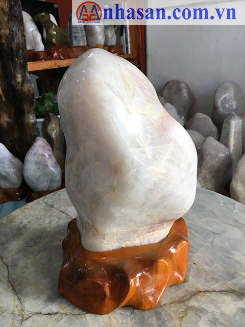 Quartz stone pillars -T31