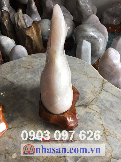White-pink quartz stone pillar -T47.1
