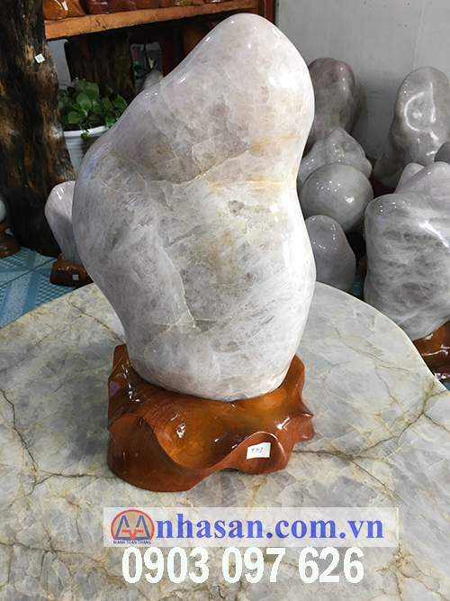 Pink-white quartz stone pillar-T39.1