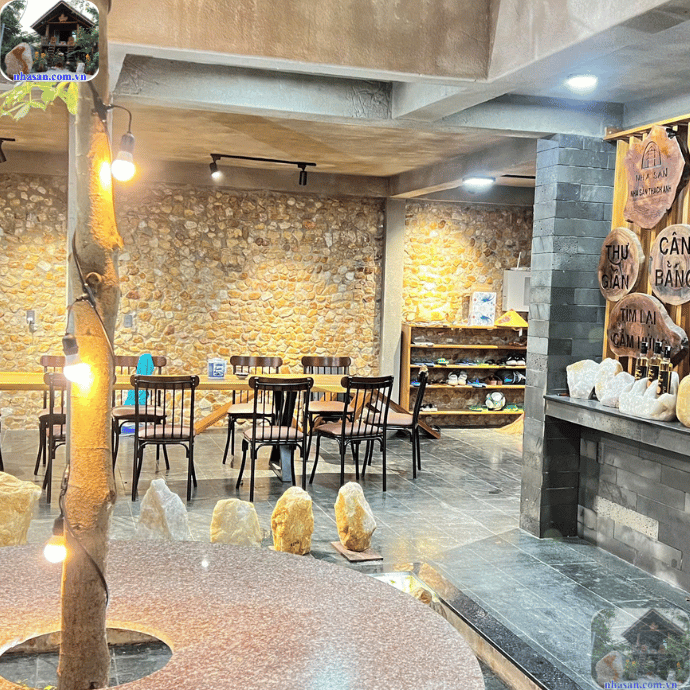 Chọn kệ có kích thước phù hợp với không gian và số lượng chai rượu Chọn kệ có kích thước phù hợp với không gian và số lượng chai rượu