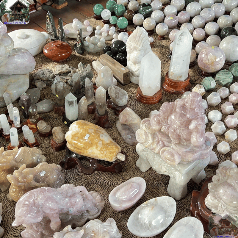 Vật phẩm cần khai quang là những vật phẩm mang tính linh thiêng, có hình dạng đặc trưng Vật phẩm cần khai quang là những vật phẩm mang tính linh thiêng, có hình dạng đặc trưng