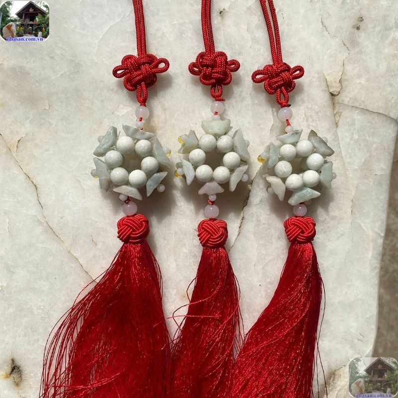 'Khánh' trong phong thủy, hình tượng chiếc khánh với các dải tua rua đỏ rực rỡ 'Khánh' trong phong thủy, hình tượng chiếc khánh với các dải tua rua đỏ rực rỡ
