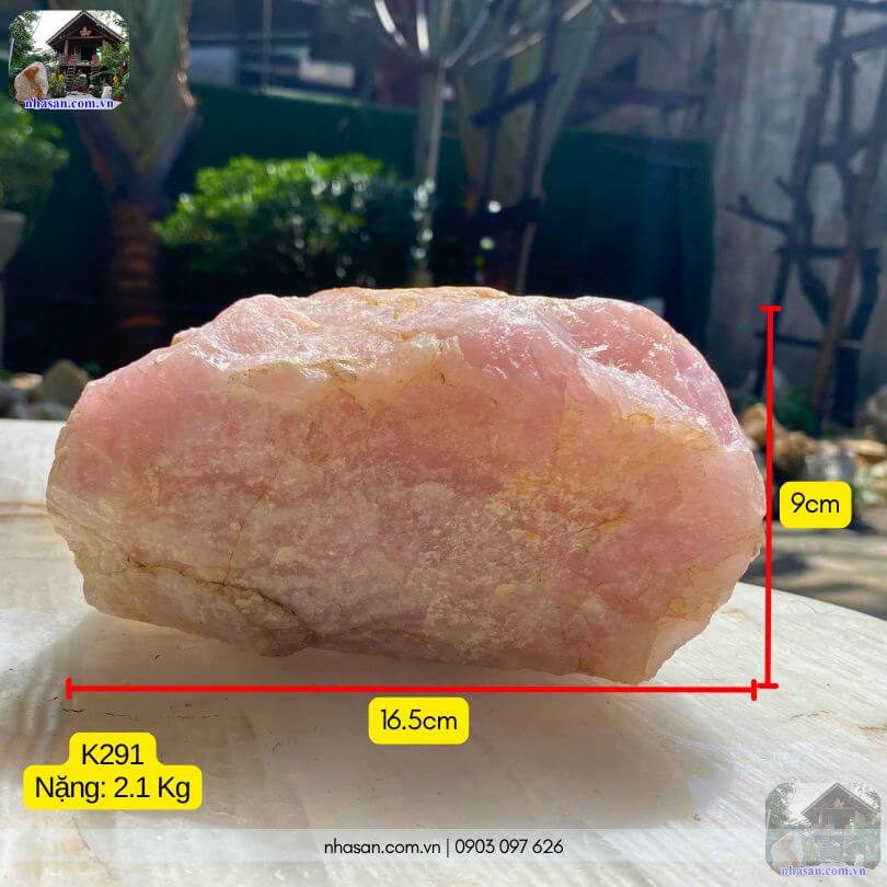 Khối đá thạch anh hồng thô K291 tự nhiên nặng 2.1kg, cao 9cm Khối đá thạch anh hồng thô K291 tự nhiên nặng 2.1kg, cao 9cm