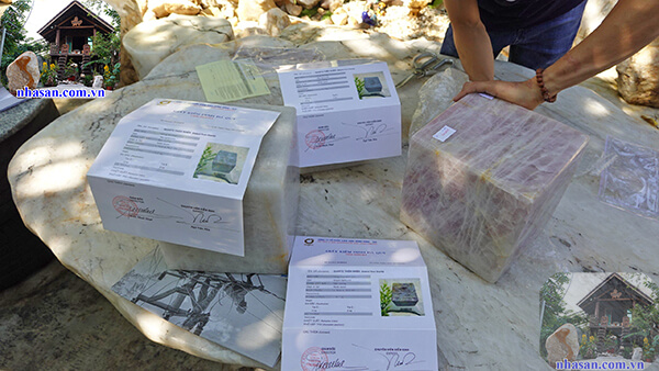 Đá thạch anh tự nhiên là một loại đá quý đẹp và quý giá Đá thạch anh tự nhiên là một loại đá quý đẹp và quý giá