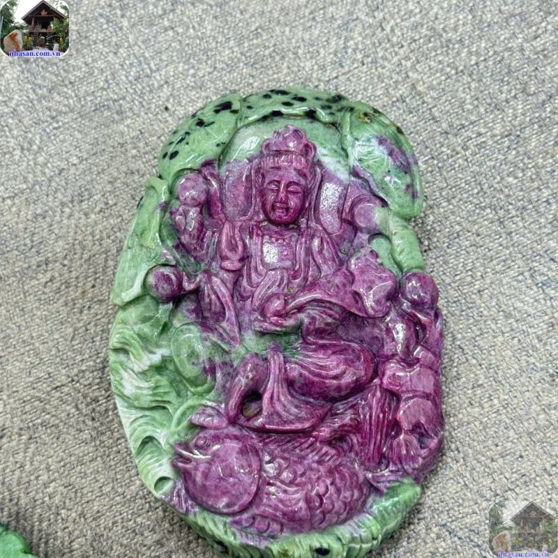 Không nên đeo mặt Phật ở tay hay chân Không nên đeo mặt Phật ở tay hay chân