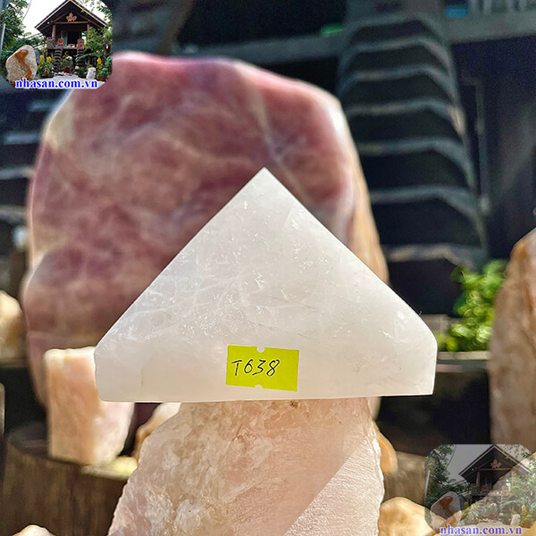 Kim tự tháp đá thạch anh trắng Kim tự tháp đá thạch anh trắng