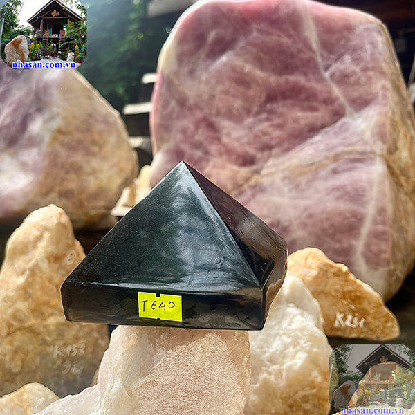 Kim tự tháp đá bồ kết  Kim tự tháp đá bồ kết
