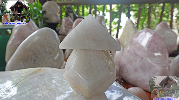 Với khả năng xua đuổi âm khí, loại bỏ năng lượng tiêu cực Với khả năng xua đuổi âm khí, loại bỏ năng lượng tiêu cực