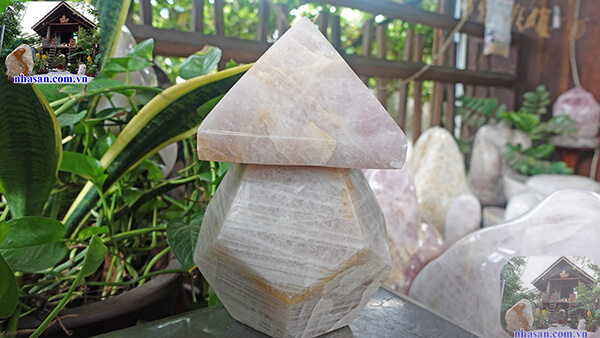 Thanh tẩy đá giúp đá được gột rửa năng lượng Thanh tẩy đá giúp đá được gột rửa năng lượng