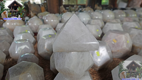 Đặt vật phẩm ở vị trí nổi bật giúp thu hút năng lượng tích cực Đặt vật phẩm ở vị trí nổi bật giúp thu hút năng lượng tích cực