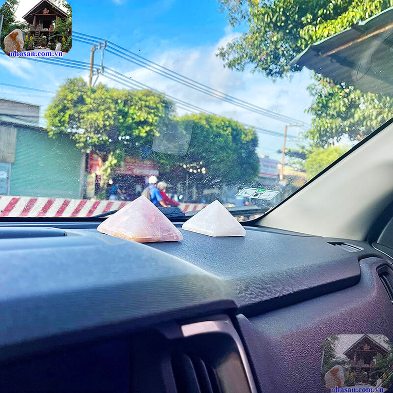 Kim tự tháp thạch anh để xe hơi Kim tự tháp thạch anh để xe hơi