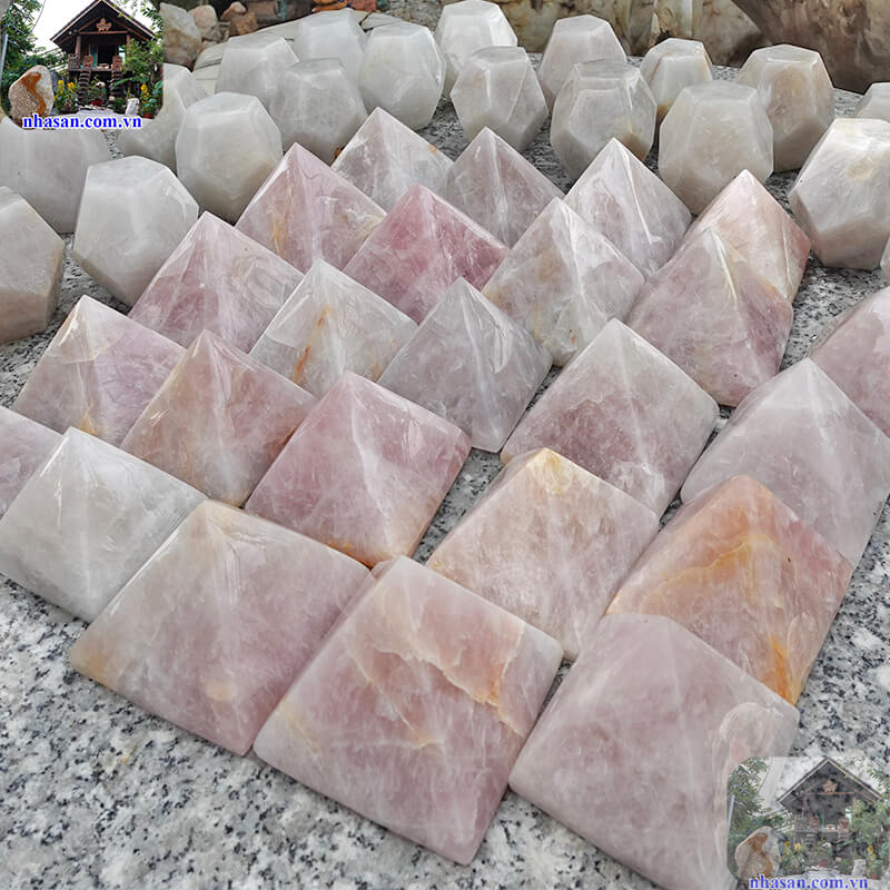 Giá của đá thạch anh kim tự tháp thường dao động Giá của đá thạch anh kim tự tháp thường dao động