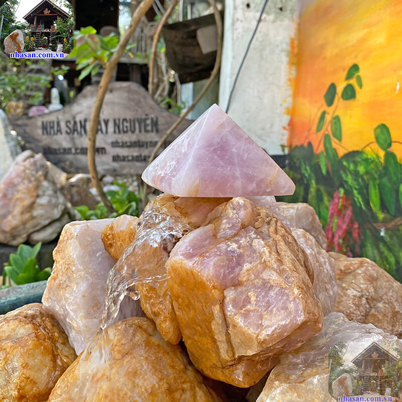 Nhà Sàn Tây Nguyên cung cấp kim tự tháp thạch anh tự nhiên Nhà Sàn Tây Nguyên cung cấp kim tự tháp thạch anh tự nhiên
