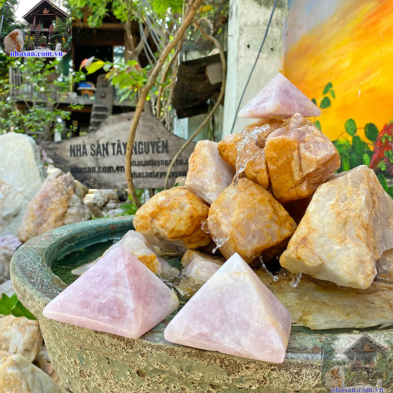 Kim tự tháp đá thạch anh hồng để bàn, xe ô tô, thiền định Kim tự tháp đá thạch anh hồng để bàn, xe ô tô, thiền định