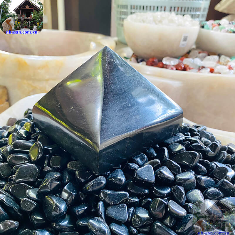 Kim tự tháp đá bồ kết để bàn, xe ô tô, thiền định Kim tự tháp đá bồ kết để bàn, xe ô tô, thiền định