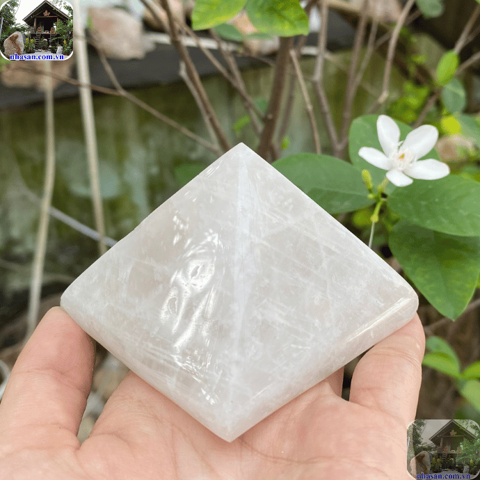 Năng lượng từ đá thạch anh trắng tự nhiên có khả năng khuếch tán năng lượng Năng lượng từ đá thạch anh trắng tự nhiên có khả năng khuếch tán năng lượng