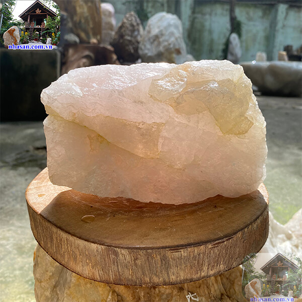 Đá thạch anh được hình thành từ quá trình địa chất hàng triệu năm Đá thạch anh được hình thành từ quá trình địa chất hàng triệu năm