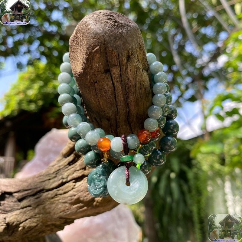 Trong khoáng vật học, đá lam ngọc là tên gọi Hán - Việt dùng để chỉ Turquoise (đá Ngọc Xanh Biển) Trong khoáng vật học, đá lam ngọc là tên gọi Hán - Việt dùng để chỉ Turquoise (đá Ngọc Xanh Biển)