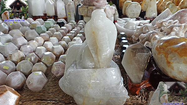 Linh vật phong thủy tại Nhà Sàn Tây Nguyên Linh vật phong thủy tại Nhà Sàn Tây Nguyên