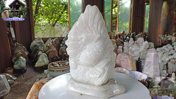 Tượng Cá chép ngắm trăng đá thạch anh hồng Tượng Cá chép ngắm trăng đá thạch anh hồng