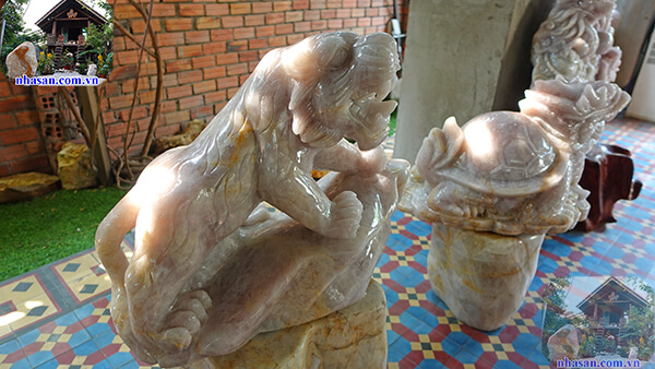 Tượng Hổ được chế  tác từ đá thạch anh triệu năm Tượng Hổ được chế  tác từ đá thạch anh triệu năm