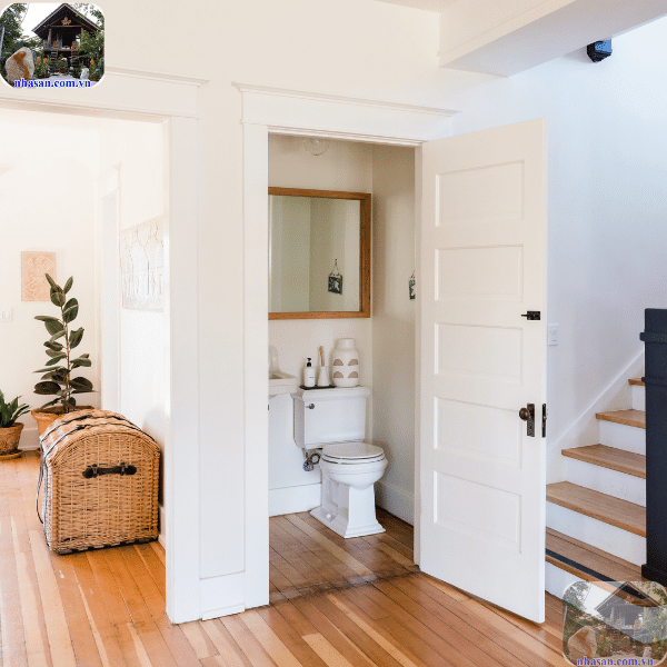 Nhà vệ sinh nằm ở vị trí trung tâm gây mắc lỗi phong thủy trầm trọng Nhà vệ sinh nằm ở vị trí trung tâm gây mắc lỗi phong thủy trầm trọng