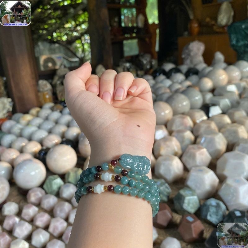 Không đeo cùng lúc quá nhiều vòng phong thủy Không đeo cùng lúc quá nhiều vòng phong thủy