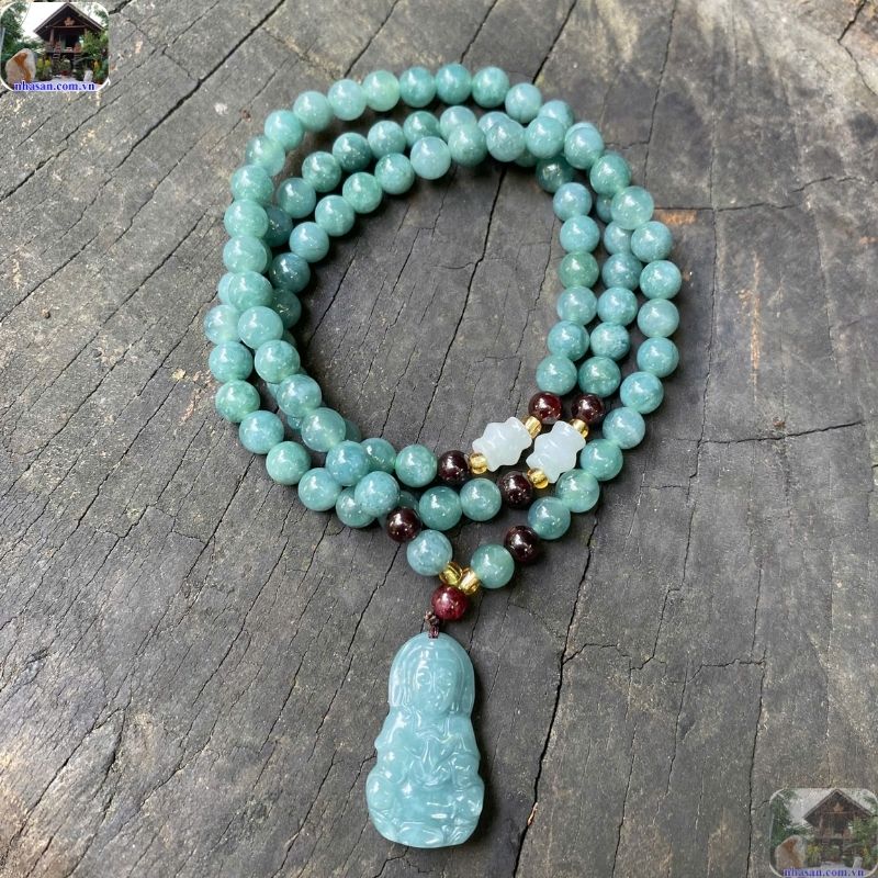 Hầu hết mọi người đều có thể đeo cẩm thạch vì năng lượng của nó khá ôn hòa Hầu hết mọi người đều có thể đeo cẩm thạch vì năng lượng của nó khá ôn hòa