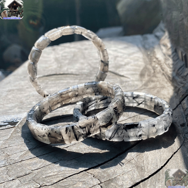 Nắm rõ lưu ý khi đeo vòng trì chú sẽ giúp giữ được năng lượng tích cực và bảo vệ bạn Nắm rõ lưu ý khi đeo vòng trì chú sẽ giúp giữ được năng lượng tích cực và bảo vệ bạn