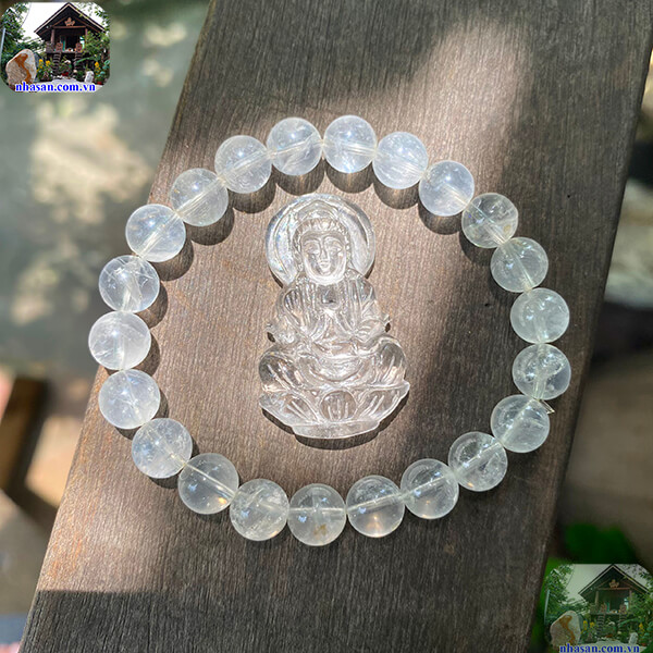 Là món trang sức phù hợp cho cả nam lẫn nữ Là món trang sức phù hợp cho cả nam lẫn nữ