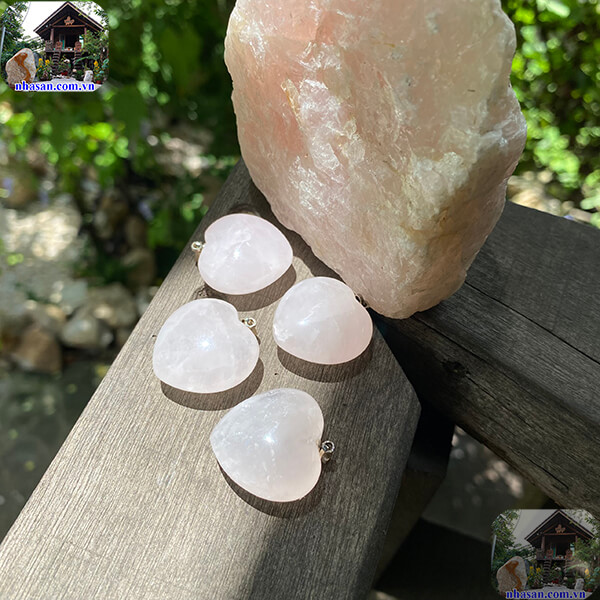 Đá thạch anh hồng giúp kích hoạt luân xa tim, tốt cho tim mạch Đá thạch anh hồng giúp kích hoạt luân xa tim, tốt cho tim mạch