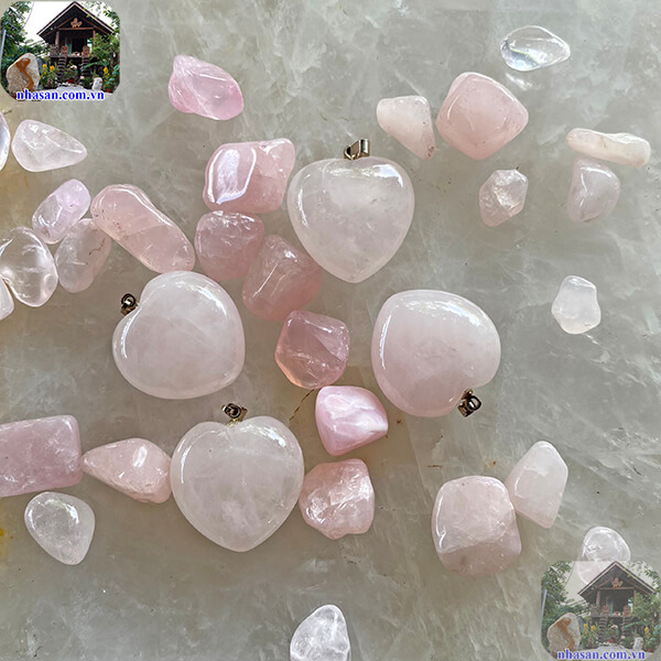 Được chế tác bằng đá thạch anh hồng tự nhiên năng lượng cao Được chế tác bằng đá thạch anh hồng tự nhiên năng lượng cao