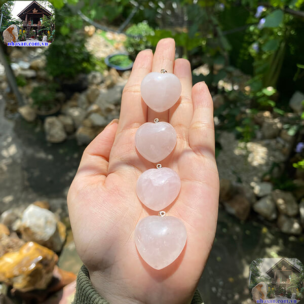 Mặt dây chuyền trái tim đá thạch anh hồng tự nhiên Mặt dây chuyền trái tim đá thạch anh hồng tự nhiên