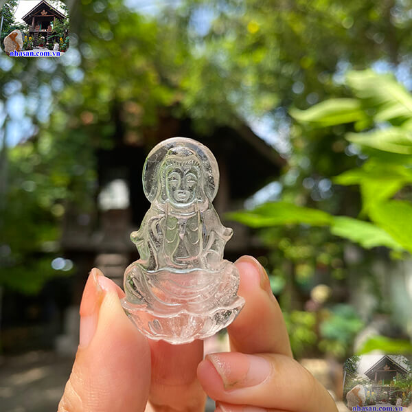 Mặt Phật Quan Âm đá thạch anh trắng