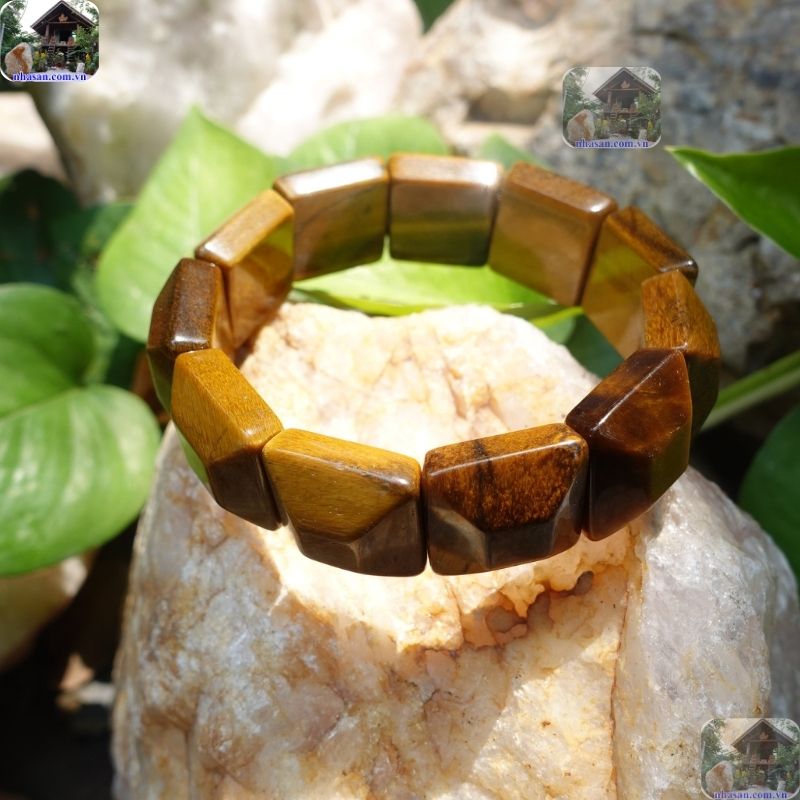 Mệnh kim hợp đeo đá màu gì? Đá mắt hổ vàng nâu Mệnh kim hợp đeo đá màu gì? Đá mắt hổ vàng nâu