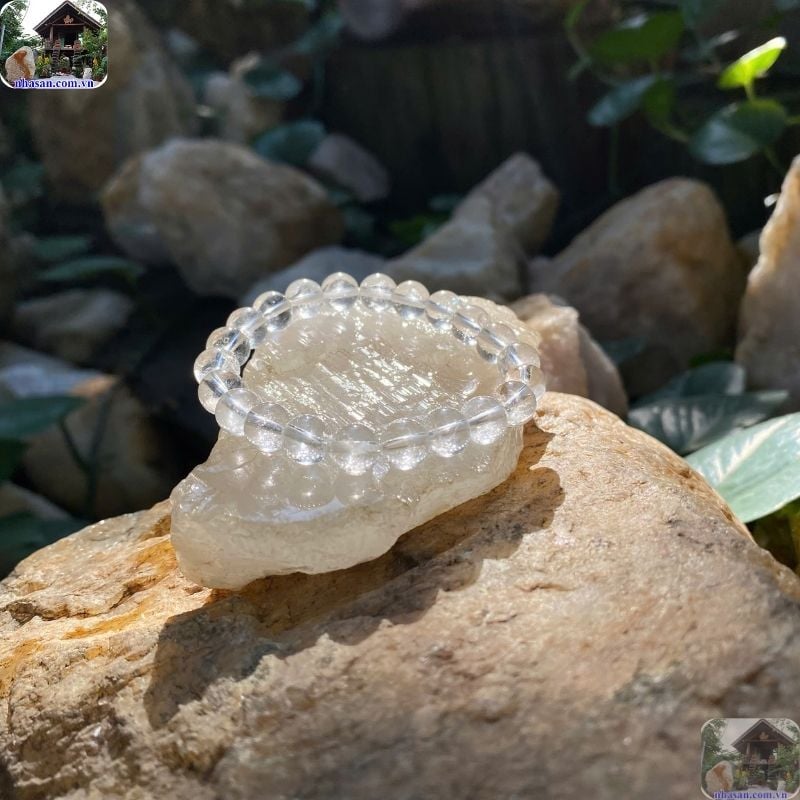 Thạch anh trắng (Clear Quartz) mang màu sắc tương hợp hoàn hảo cho bản mệnh Kim Thạch anh trắng (Clear Quartz) mang màu sắc tương hợp hoàn hảo cho bản mệnh Kim