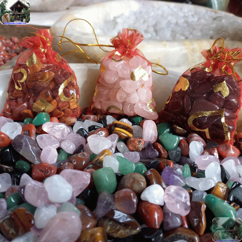 Một viên đá tự nhiên không chỉ mang vẻ đẹp độc đáo mà còn ẩn chứa nguồn năng lượng tích cực, giúp cải thiện sức khỏe Một viên đá tự nhiên không chỉ mang vẻ đẹp độc đáo mà còn ẩn chứa nguồn năng lượng tích cực, giúp cải thiện sức khỏe