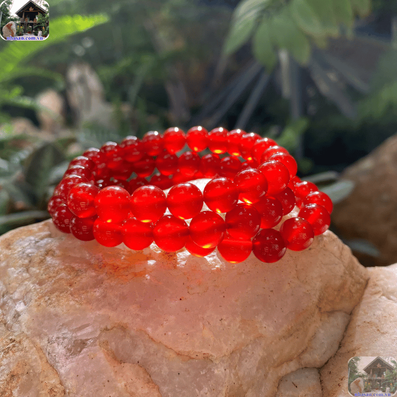 Trong hàng ngàn năm qua, con người đã tin rằng mỗi loại đá quý đều chứa đựng một nguồn năng lượng đặc biệt Trong hàng ngàn năm qua, con người đã tin rằng mỗi loại đá quý đều chứa đựng một nguồn năng lượng đặc biệt