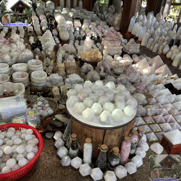 Đá thạch anh mang vẻ đẹp tự nhiên và năng lượng phong thủy mạnh mẽ Đá thạch anh mang vẻ đẹp tự nhiên và năng lượng phong thủy mạnh mẽ