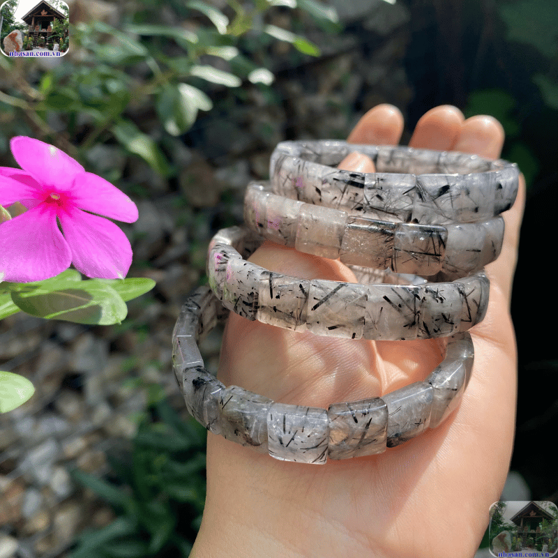 Nam nên đeo vòng tay bên nào nhằm hút năng lượng tích cực và tránh xa tà khí? Nam nên đeo vòng tay bên nào nhằm hút năng lượng tích cực và tránh xa tà khí?