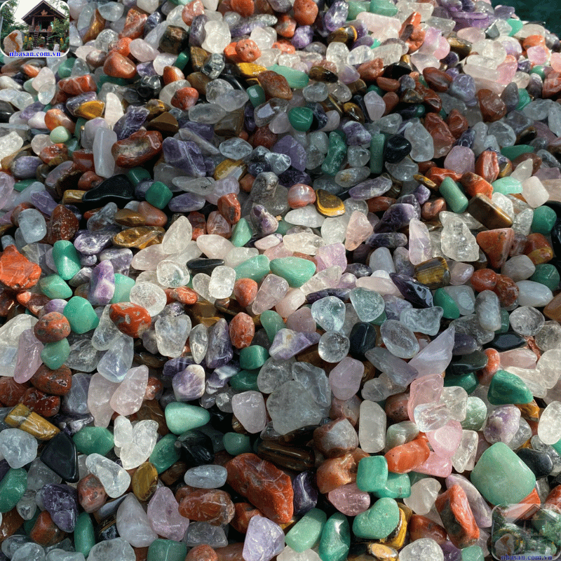 Đá thạch anh vụn ngũ sắc dùng để rải các vị trí quan trọng Đá thạch anh vụn ngũ sắc dùng để rải các vị trí quan trọng